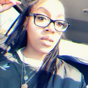 Meet your Posher, Janay